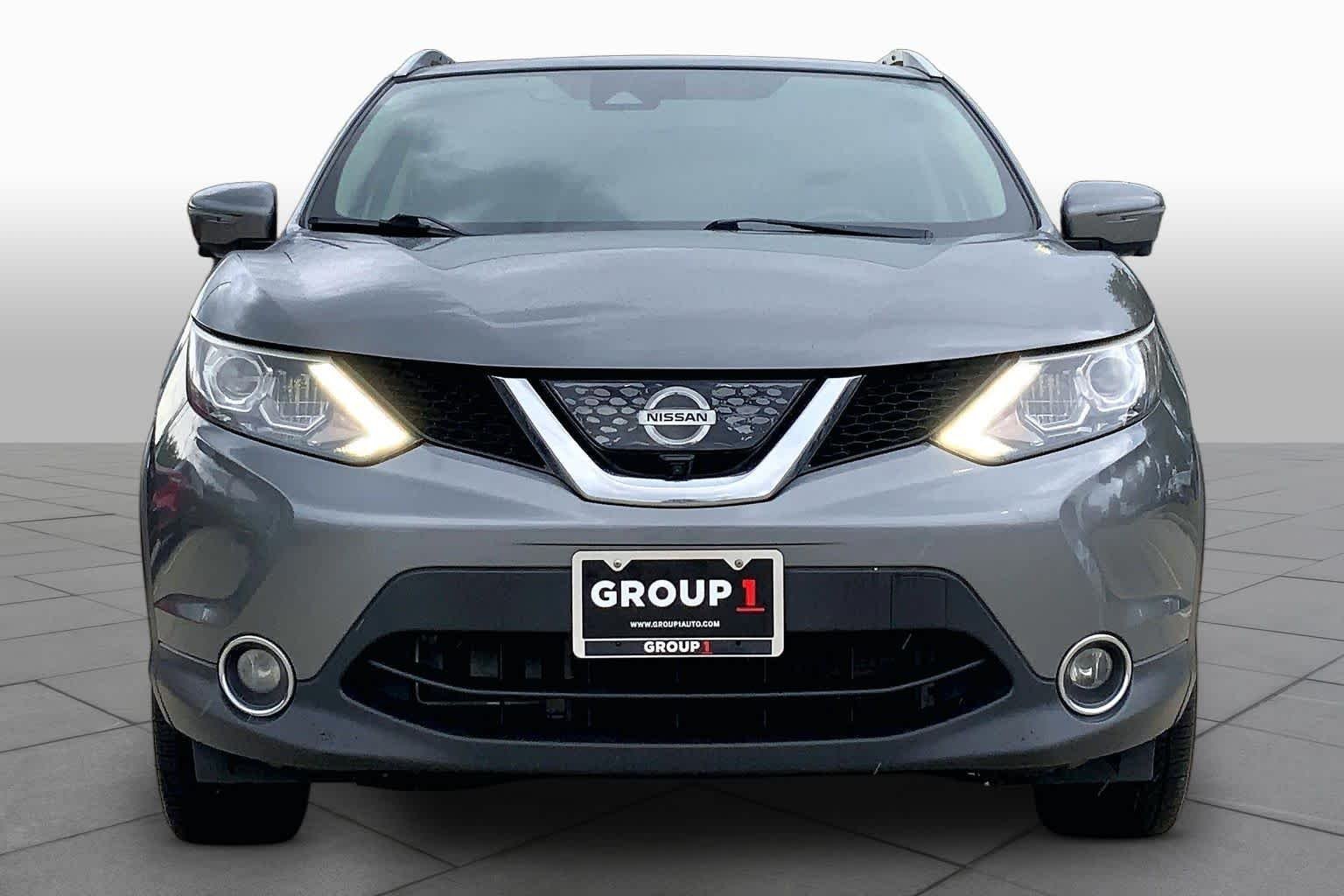 Used 2018 Gun Metallic Nissan SL image 4