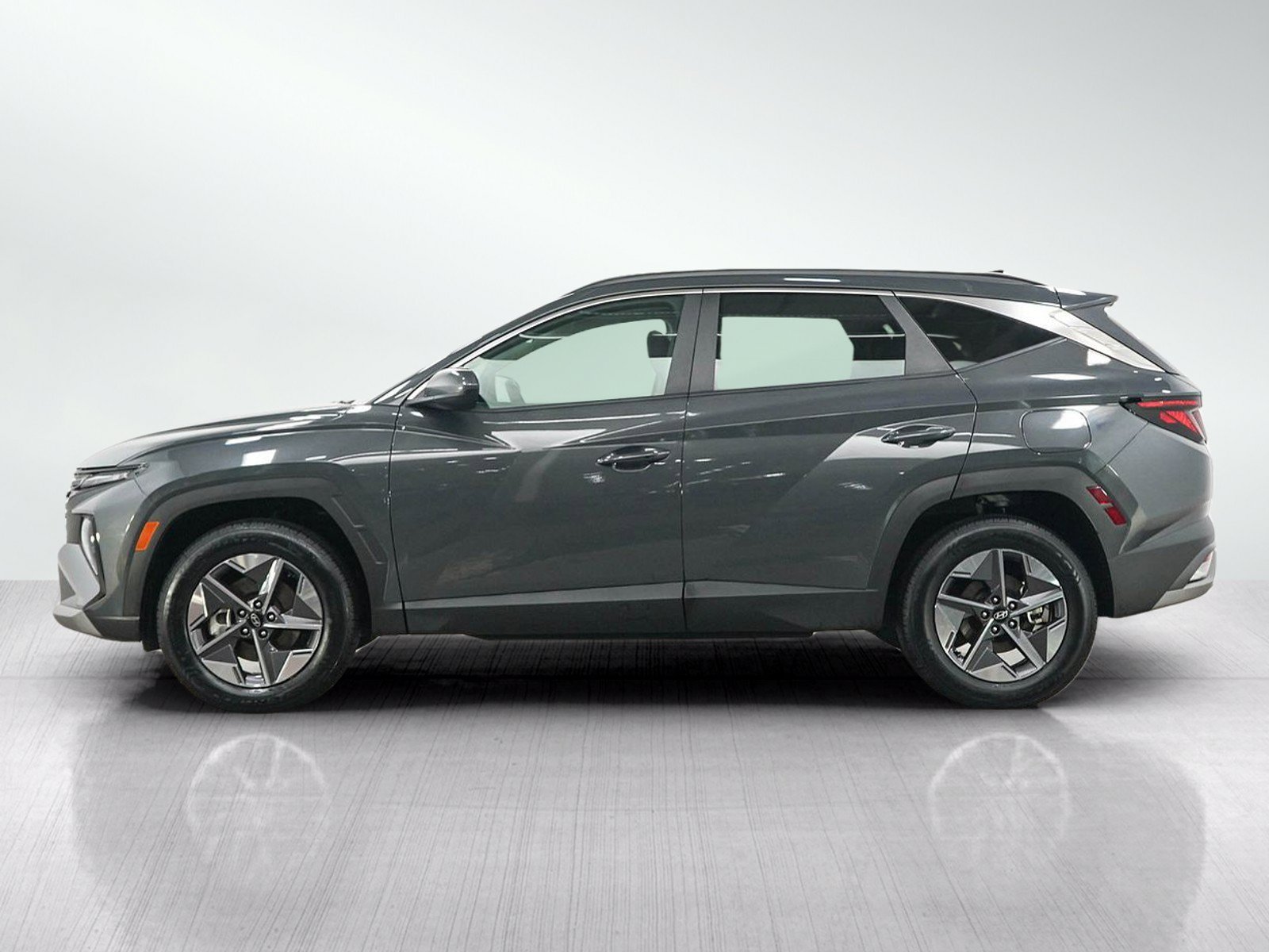 Used 2026 Hyundai Tucson SEL with VIN 5NMJBCDE5TH642594 for sale in Minneapolis, Minnesota