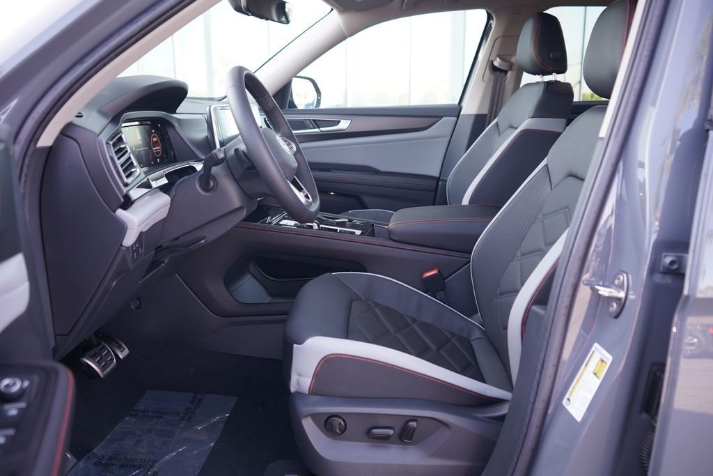 New 2026 Pure Gray Volkswagen Peak Edition image 6