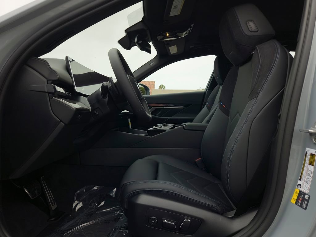 New 2027 Brooklyn Grey Metallic BMW 550e xDrive image 8