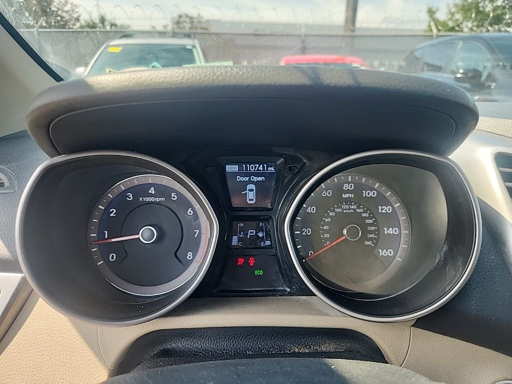 Used 2013 White Hyundai Base image 20