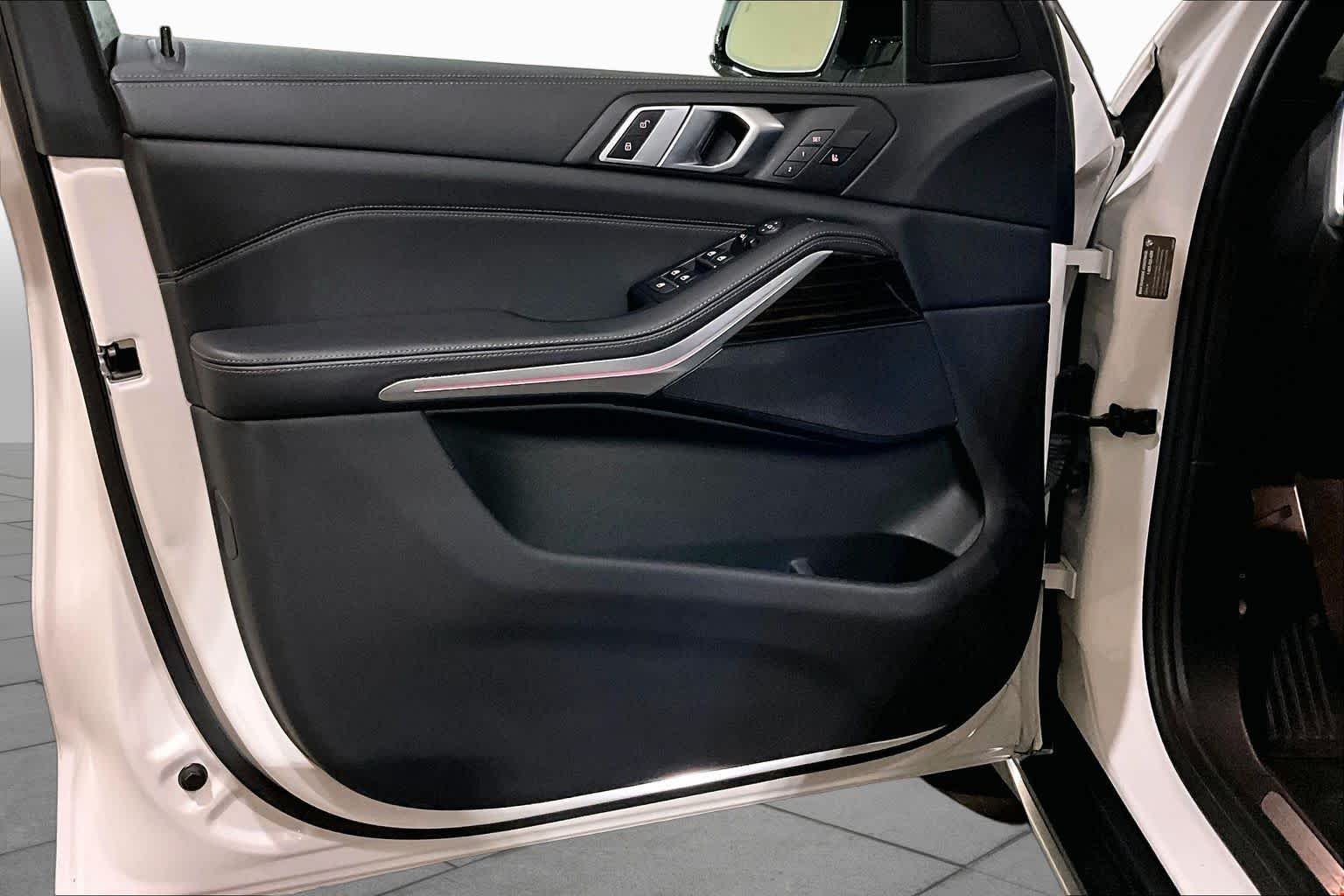 Used 2020 Mineral White Metallic BMW xDrive40i image 21