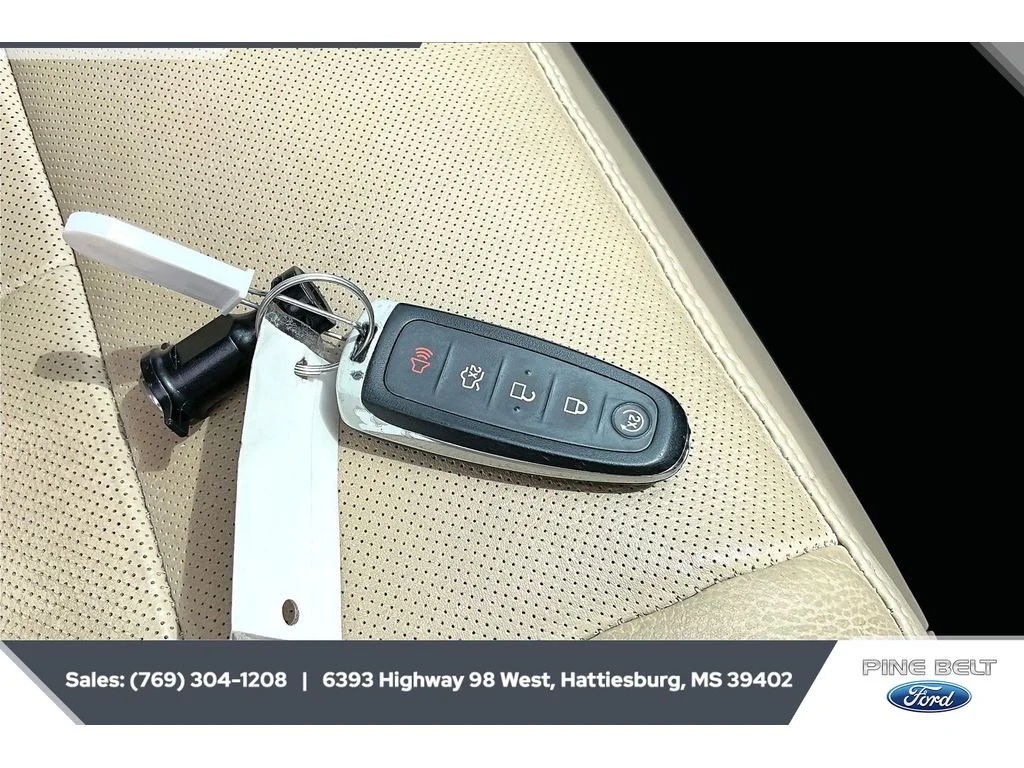 Used 2016 White Platinum Tri-Coat Metallic Ford Limited image 9