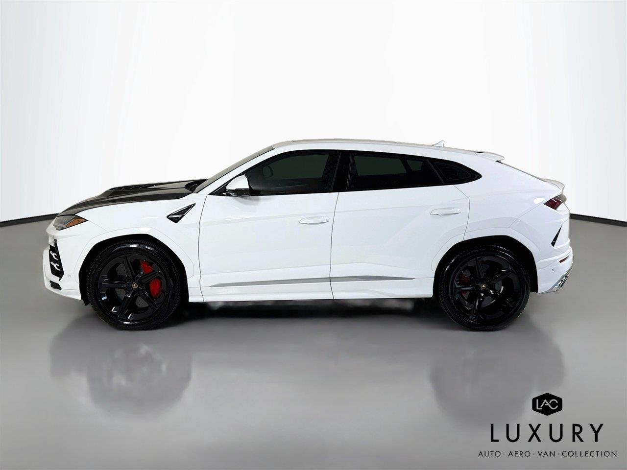 Used 2020 Bianco Icarus Metallic Lamborghini Carbon Bonnett | Custom Exhaust | Only 10K Miles image 9