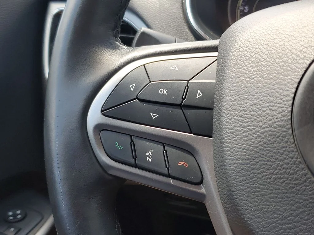 Used 2019 White Jeep Limited image 24