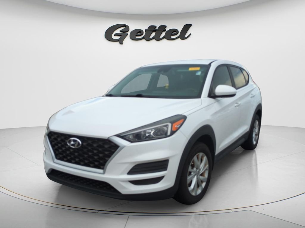 Used 2020 White Hyundai SE image 1