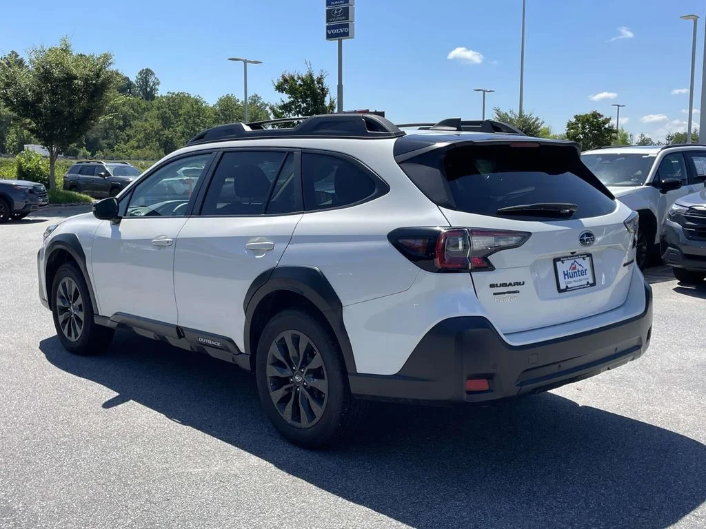 Used 2023 Crystal White Pearl Subaru Onyx Edition image 25