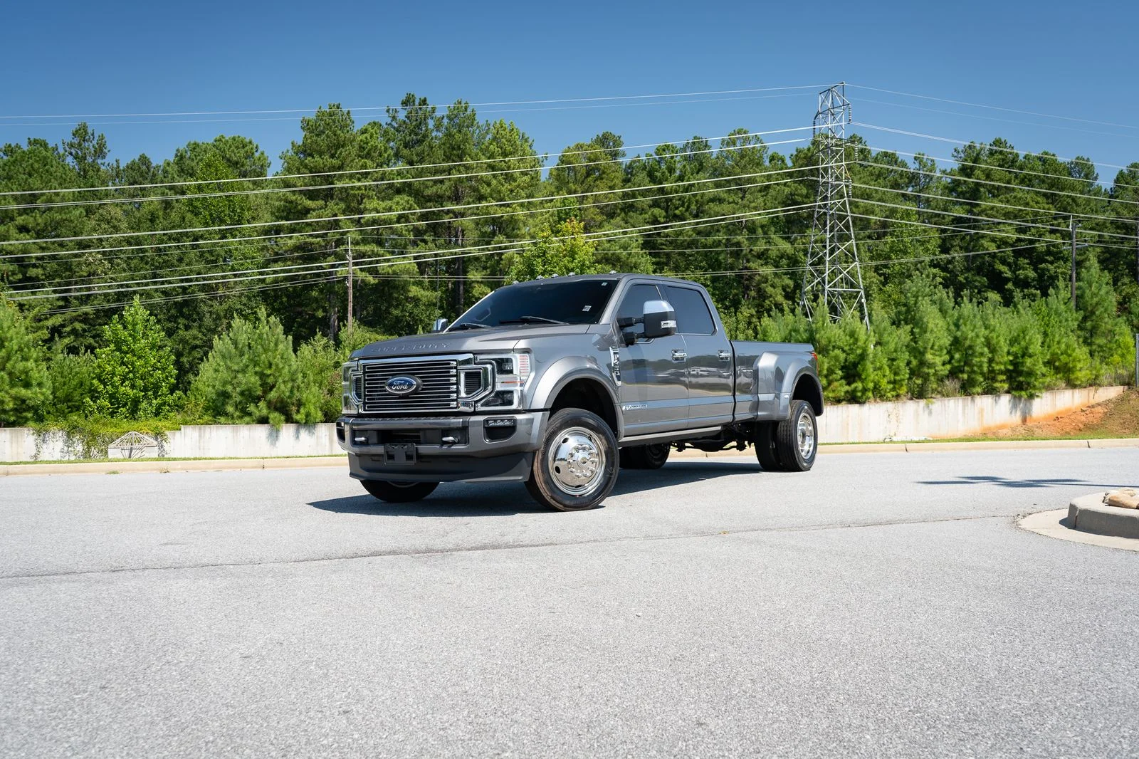 Used 2022 Gray Ford Platinum image 1