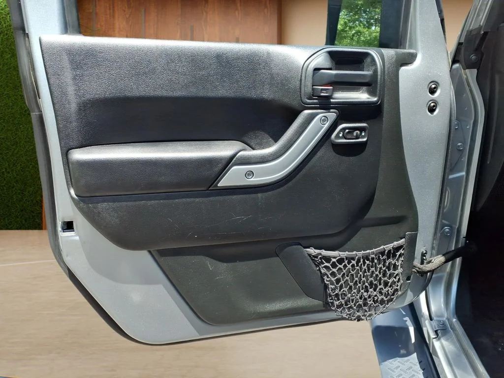 Used 2017 Silver Jeep Unlimited Sahara image 19