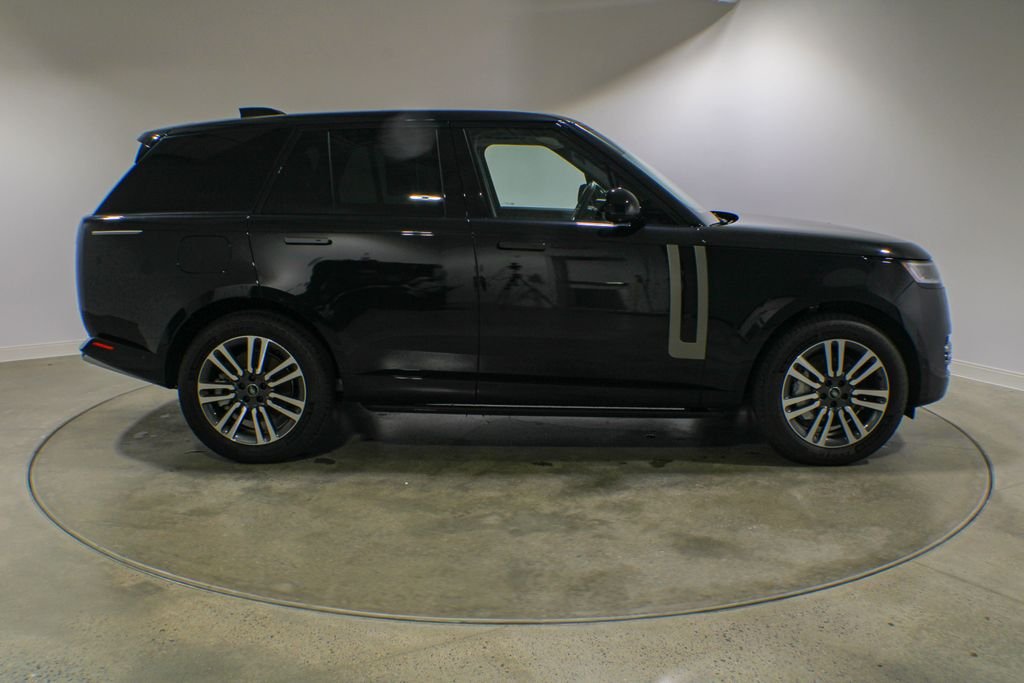 Used 2024 Santorini Black Metallic Land Rover SE image 7