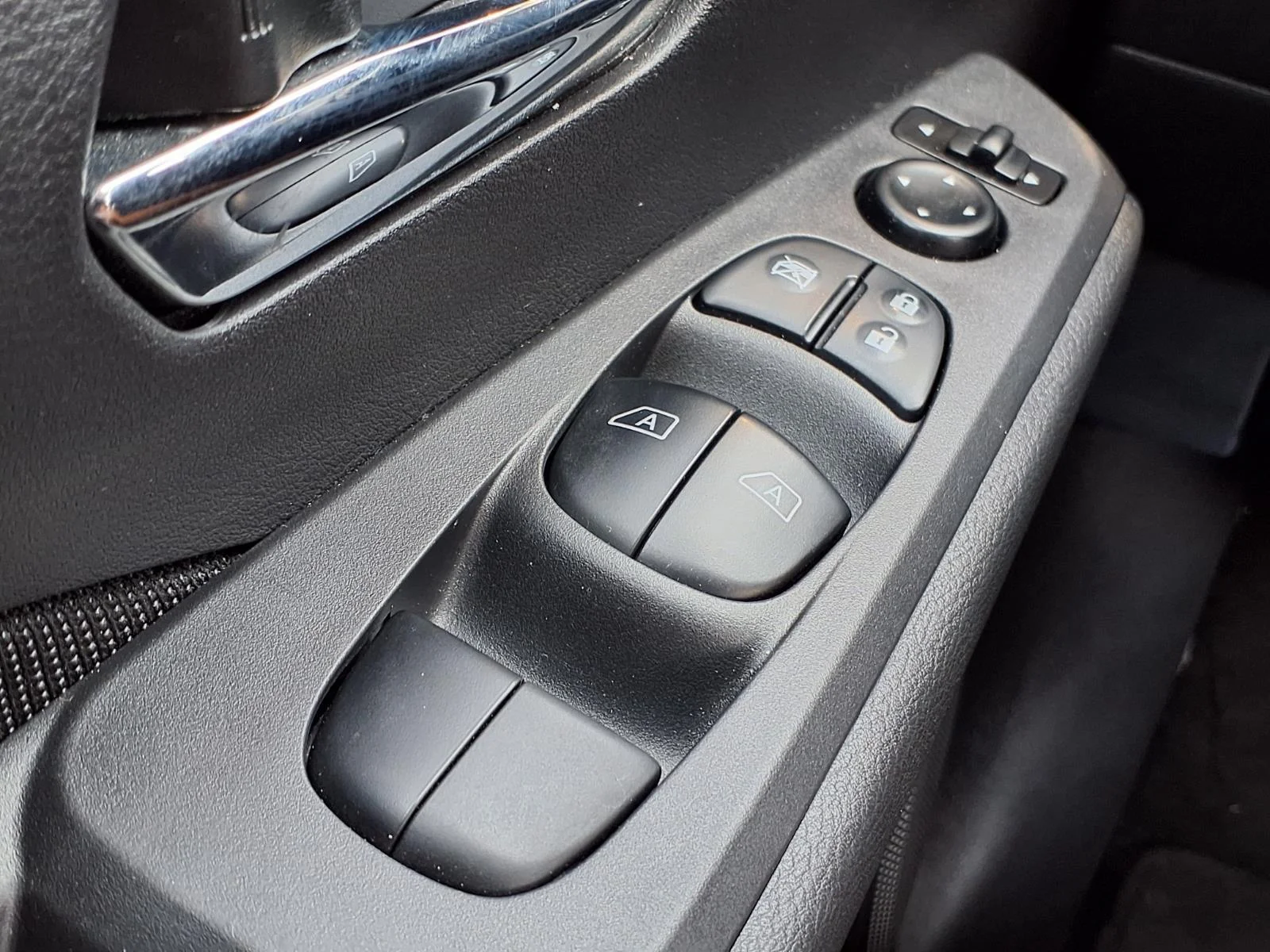 Used 2022 Boulder Gray Pearl Nissan SV image 17