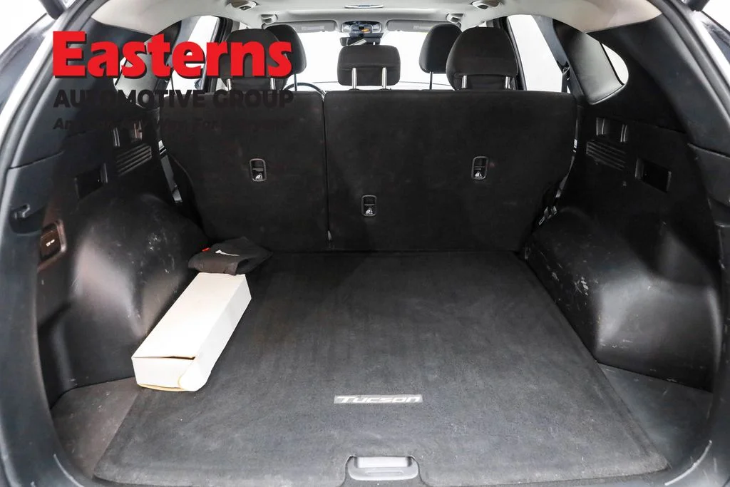 Used 2022 Black Hyundai SEL image 9