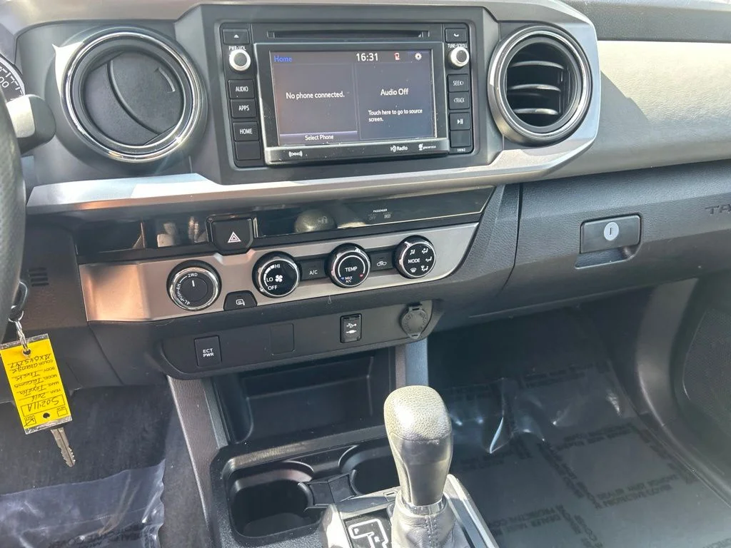 Used 2016 Red Toyota SR5 image 17