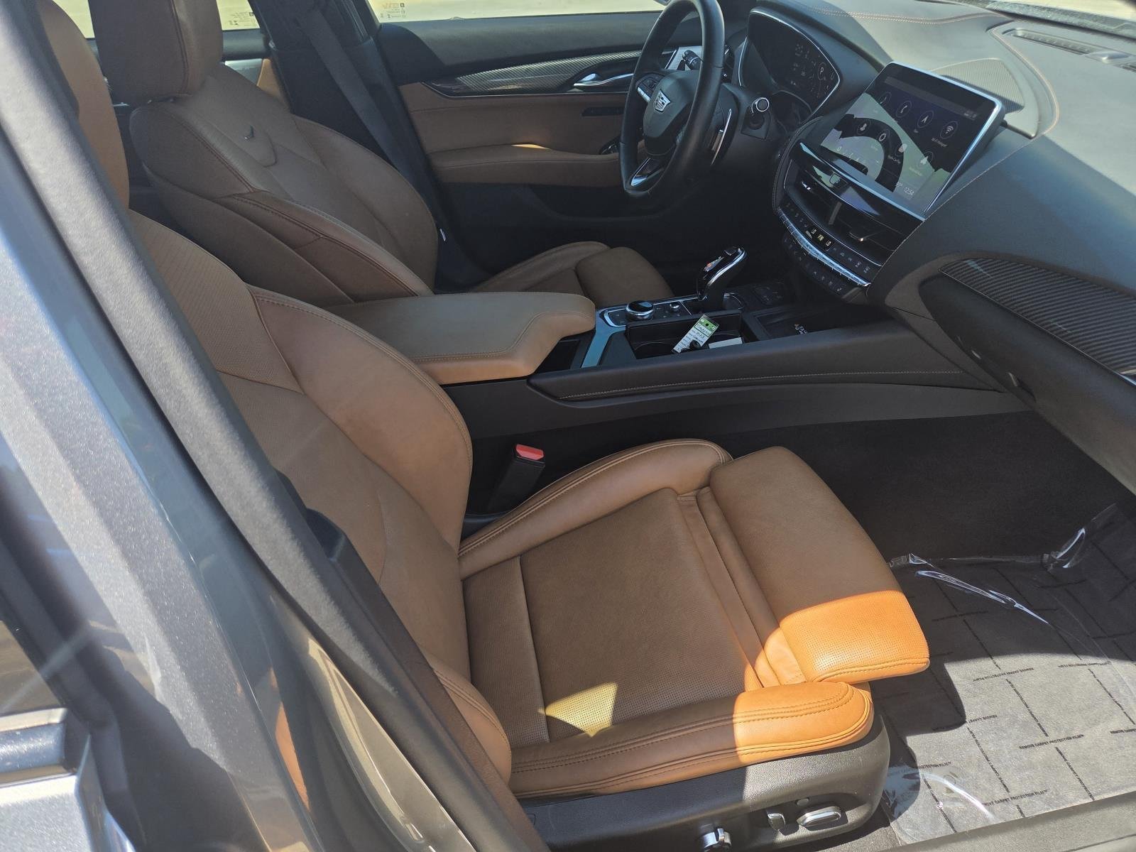 Used 2023 Argent Silver Metallic Cadillac Sport image 37