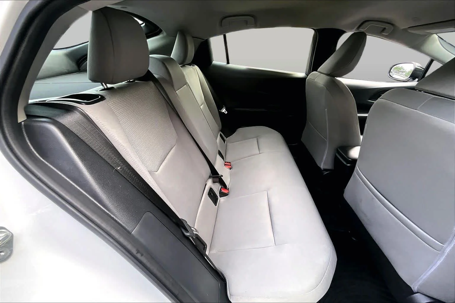 Used 2024 Wind Chill Pearl Toyota LE image 18