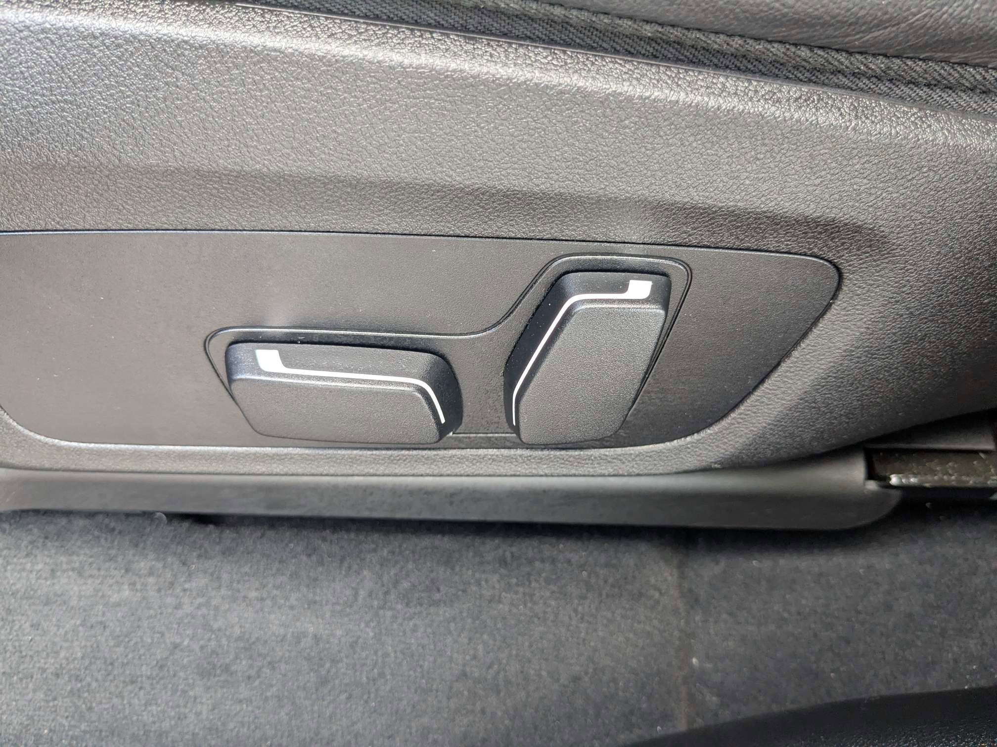 Used 2024 Jet Black BMW sDrive30i image 24