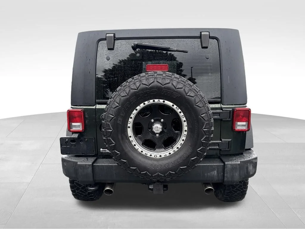 Used 2010  Jeep Unlimited Sport image 4