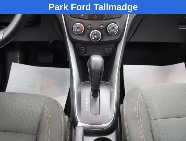 Used 2018 Summit White Chevrolet LS image 18