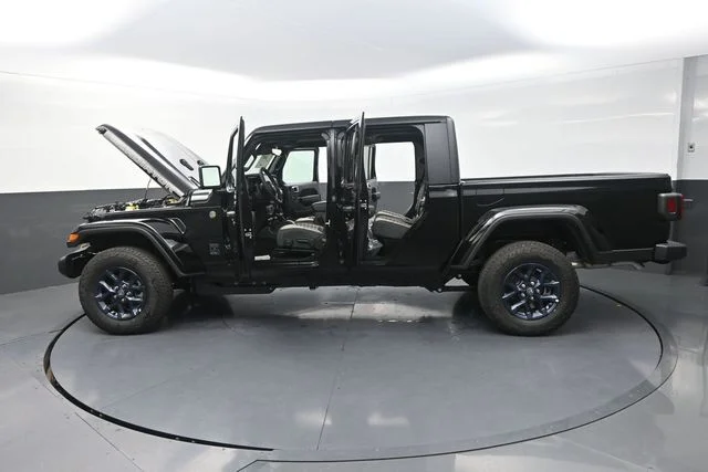 New 2026 Black Clear-Coat Exterior Paint Jeep 85th Anniversary Edition image 32