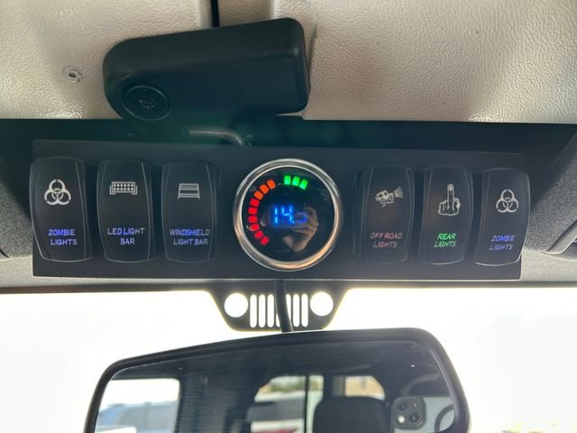 Used 2016 Silver Jeep Unlimited Sahara image 29