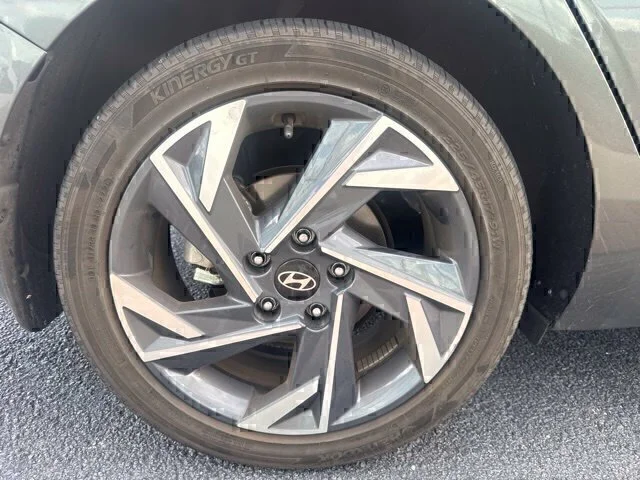 Used 2025 Gray Hyundai SEL Sport image 6