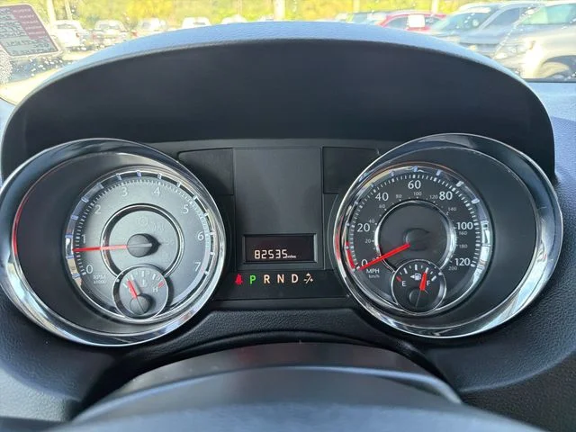 Used 2015 Silver Chrysler LX image 29