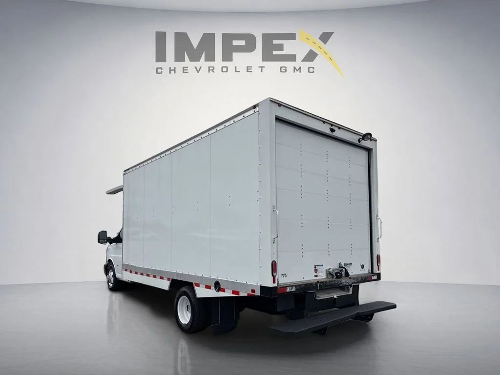 Used 2024 Summit White Chevrolet 1WT image 5