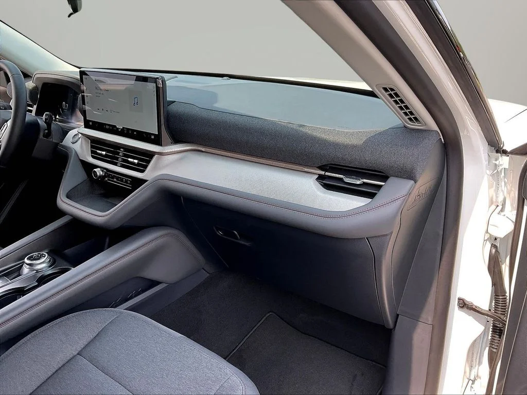 New 2026 Star White Metallic Tri-Coat Ford Active image 31