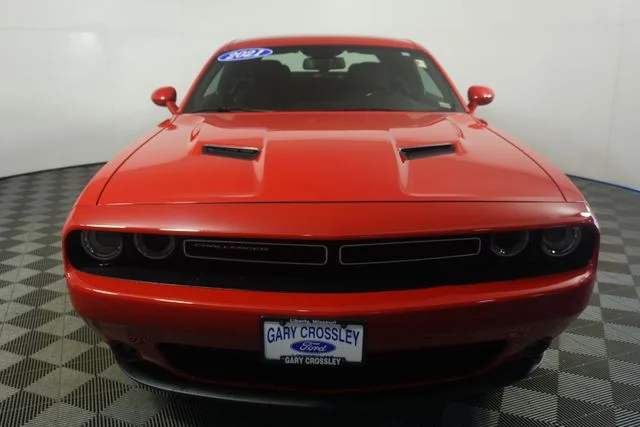 Used 2021 Torred Clearcoat Dodge SXT image 8