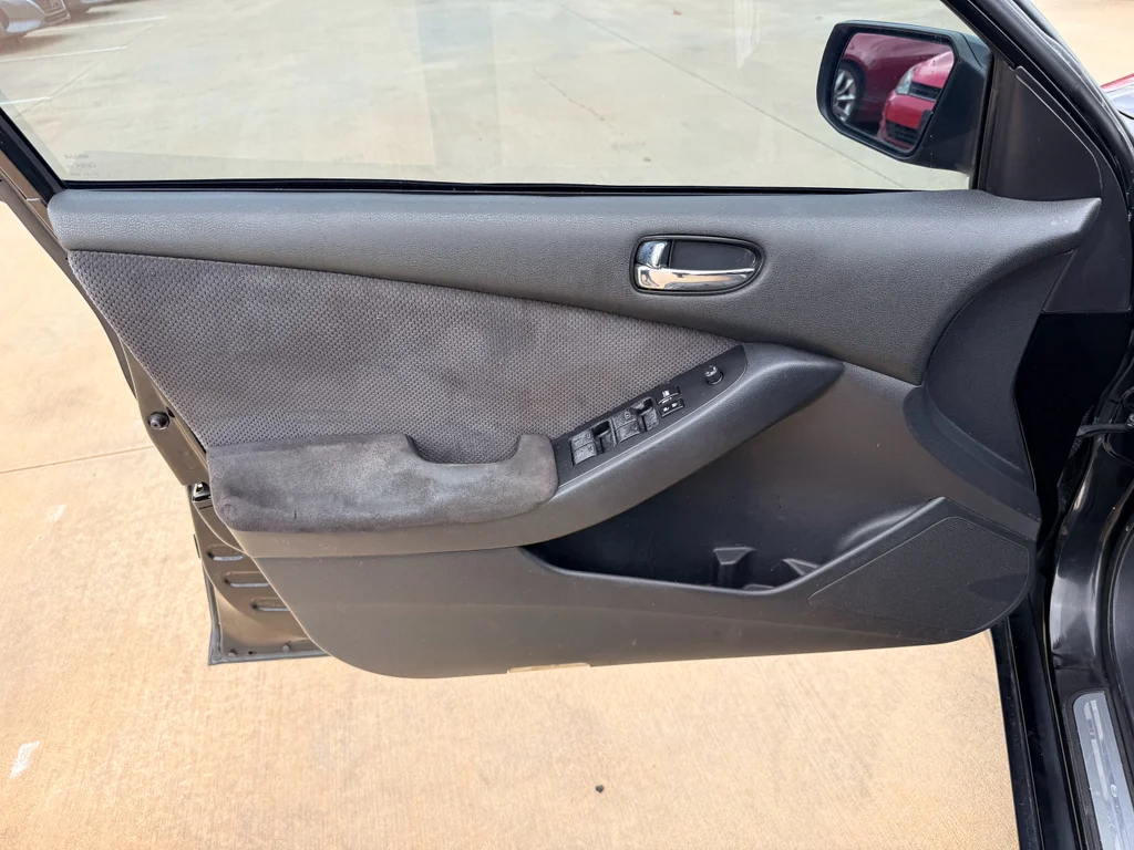 Used 2007 Super Black Nissan 2.5 S image 16