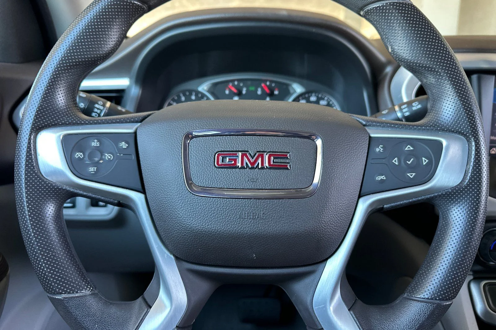 Used 2022 Red GMC SLE image 24