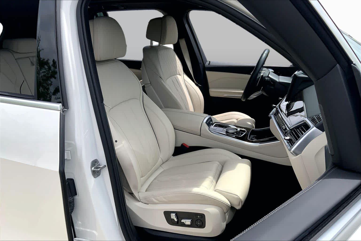 Used 2024 Mineral White Metallic BMW xDrive40i image 8