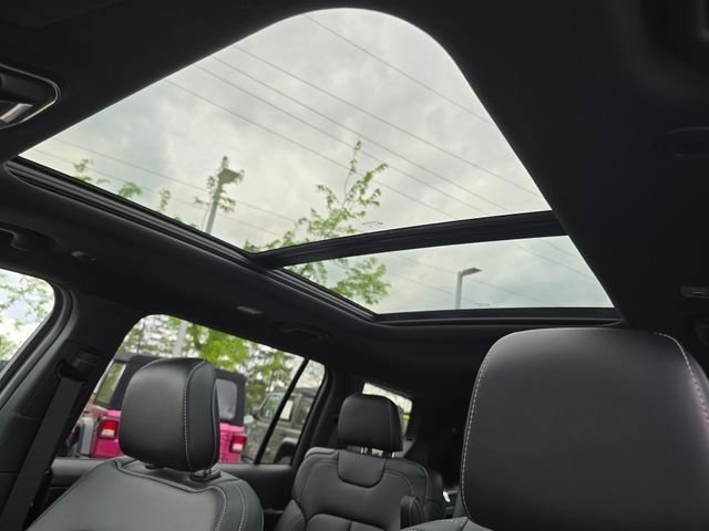New 2026 Copper Shino Metallic Clear-Coat Exterior Paint Jeep Limited Reserve image 8