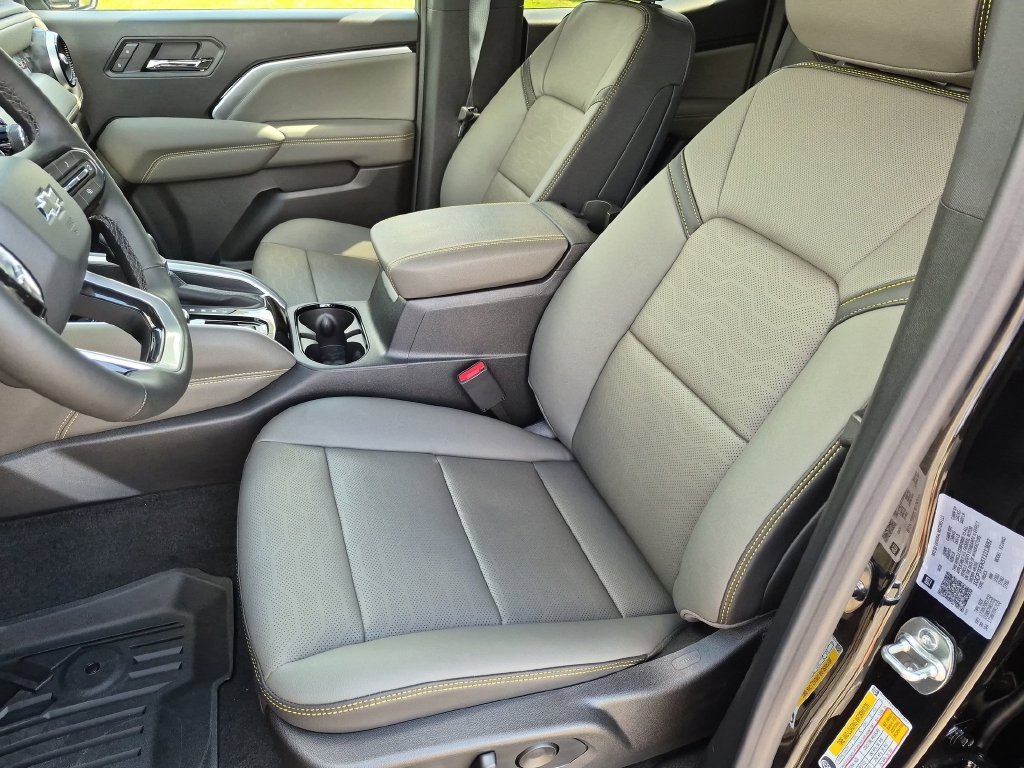 2026 Chevrolet Colorado ZR2 - Photo 15