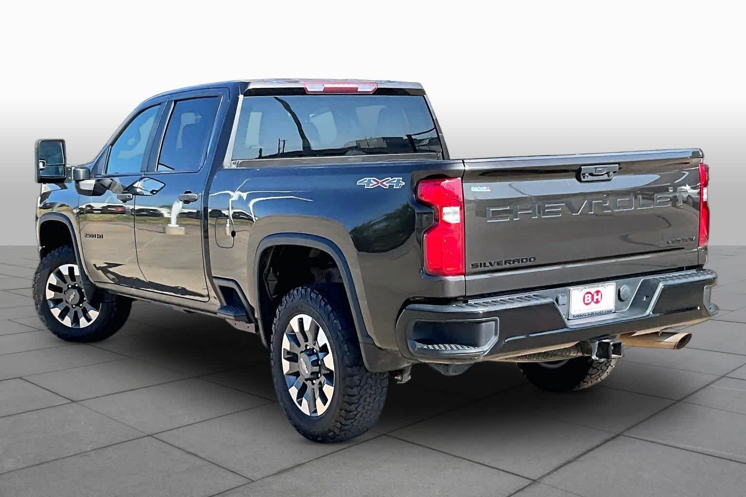 Used 2021 Oxford Brown Metallic Chevrolet Custom image 12