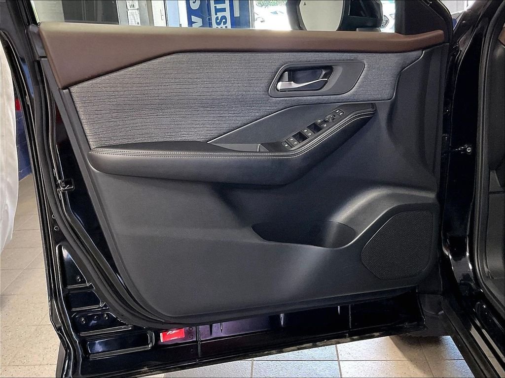 Used 2023 Black Nissan SV image 9