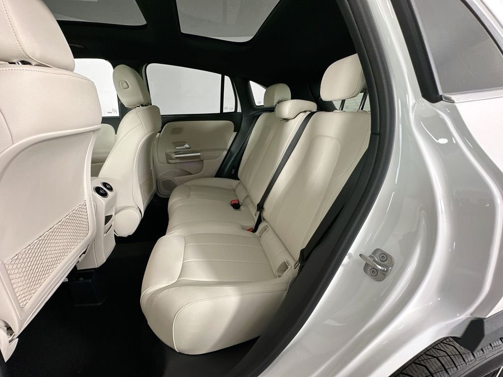 New 2026 Polar White Mercedes-Benz GLA 250 image 24