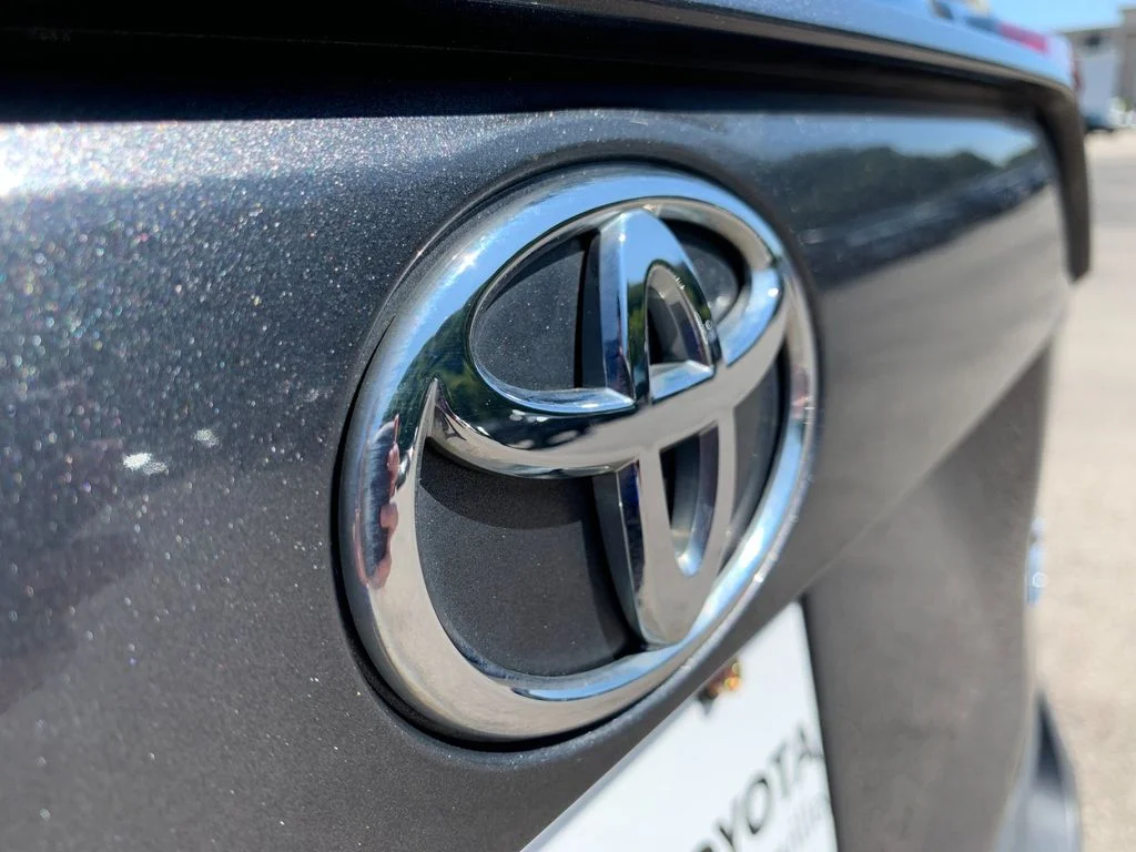 Used 2021 Gray Toyota XLE Premium image 36