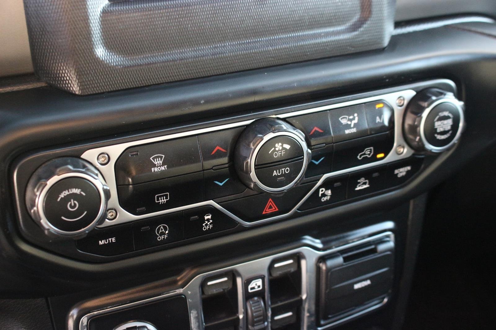 Used 2020 Silver Jeep Sport S image 24