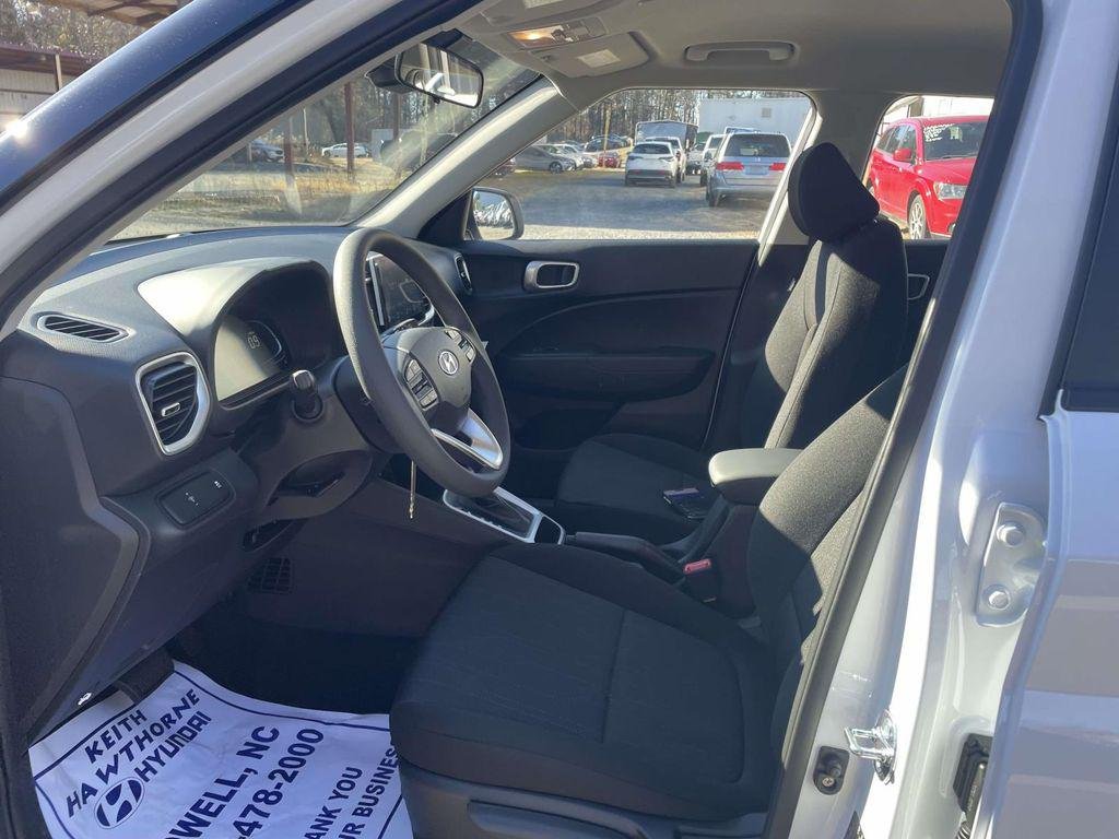 New 2026 White Hyundai SE image 15