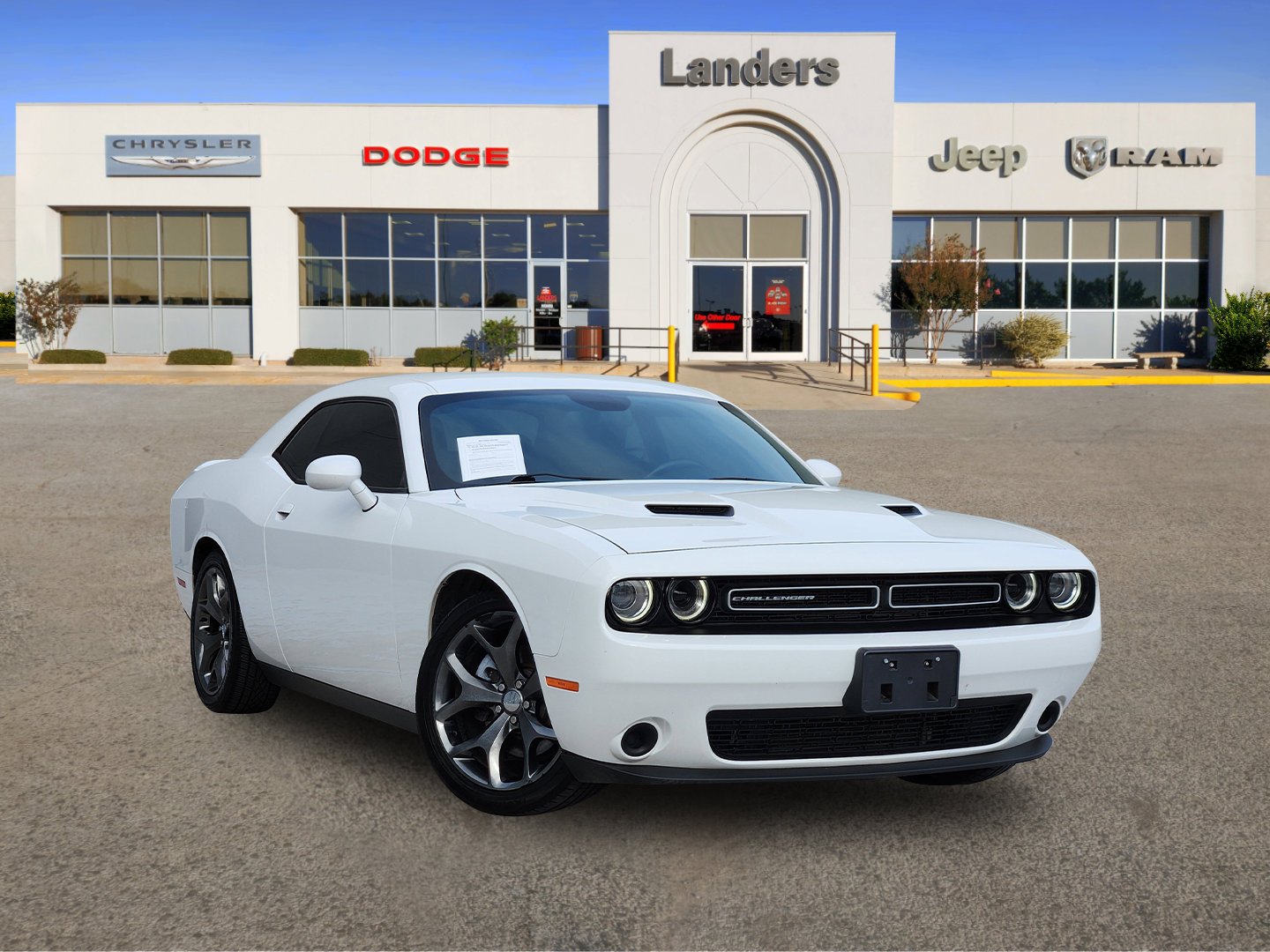 2016 Dodge Challenger SXT's photo
