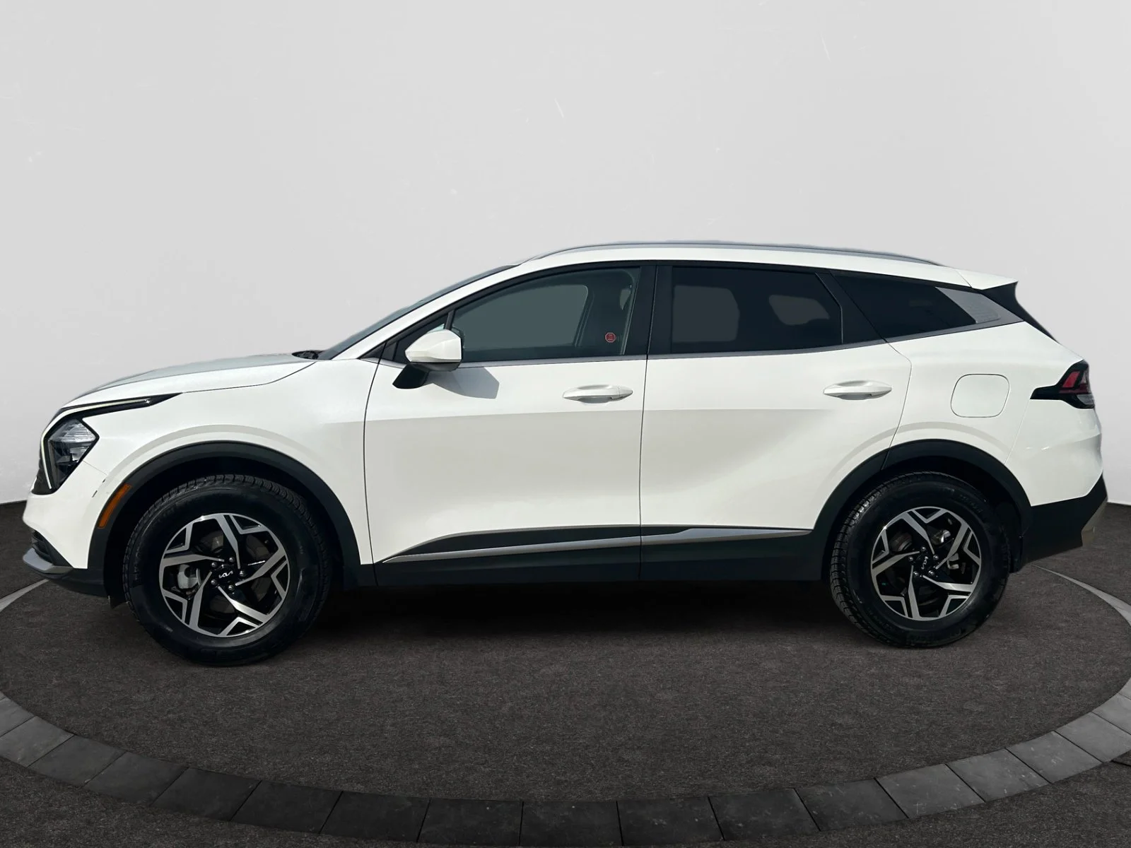 Used 2023 WHITE Kia X-LINE AWD image 2