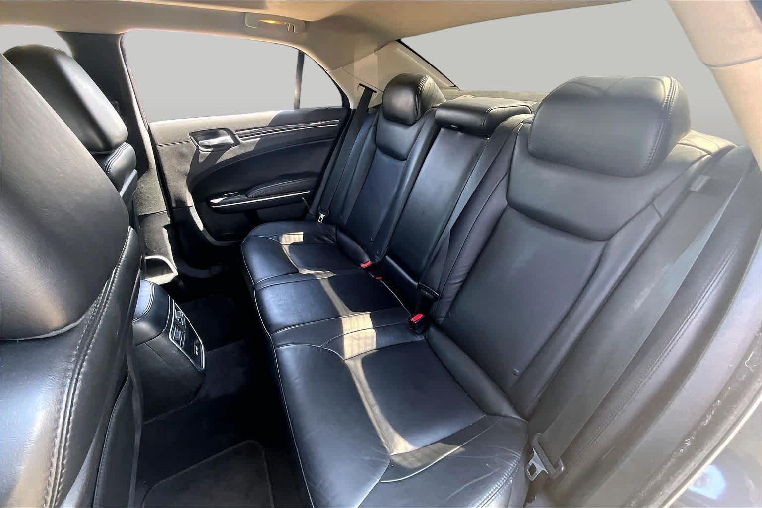 Used 2018 Maximum Steel Metallic Clearcoat Chrysler Touring L image 21