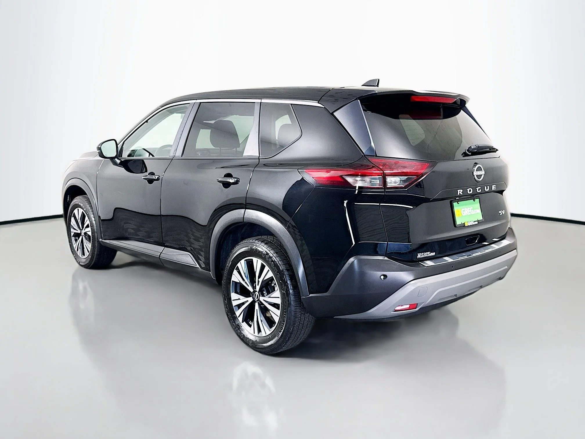 Used 2022 Super Black Nissan SV image 5