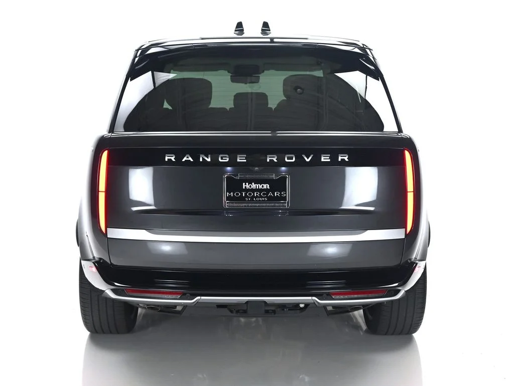 Used 2025 Borasco Gray Metallic Land Rover Autobiography image 5