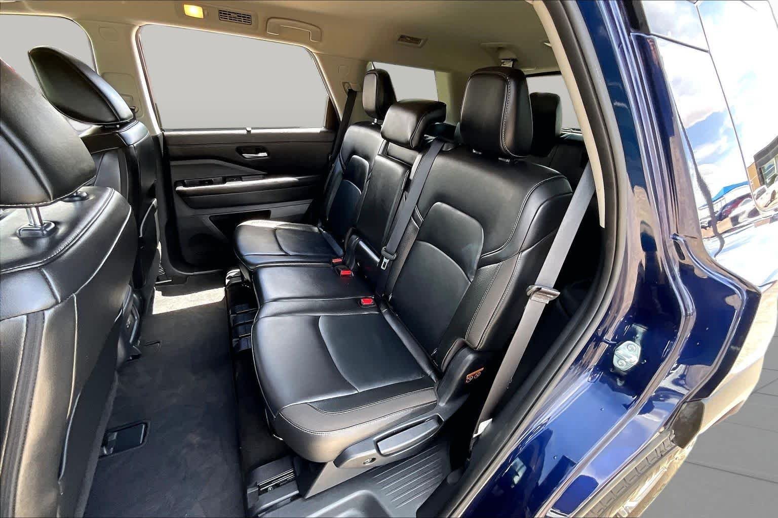 Used 2025 Deep Ocean Blue Nissan SL image 19