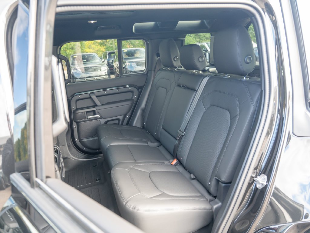 New 2026 Santorini Black Land Rover X-Dynamic SE image 23