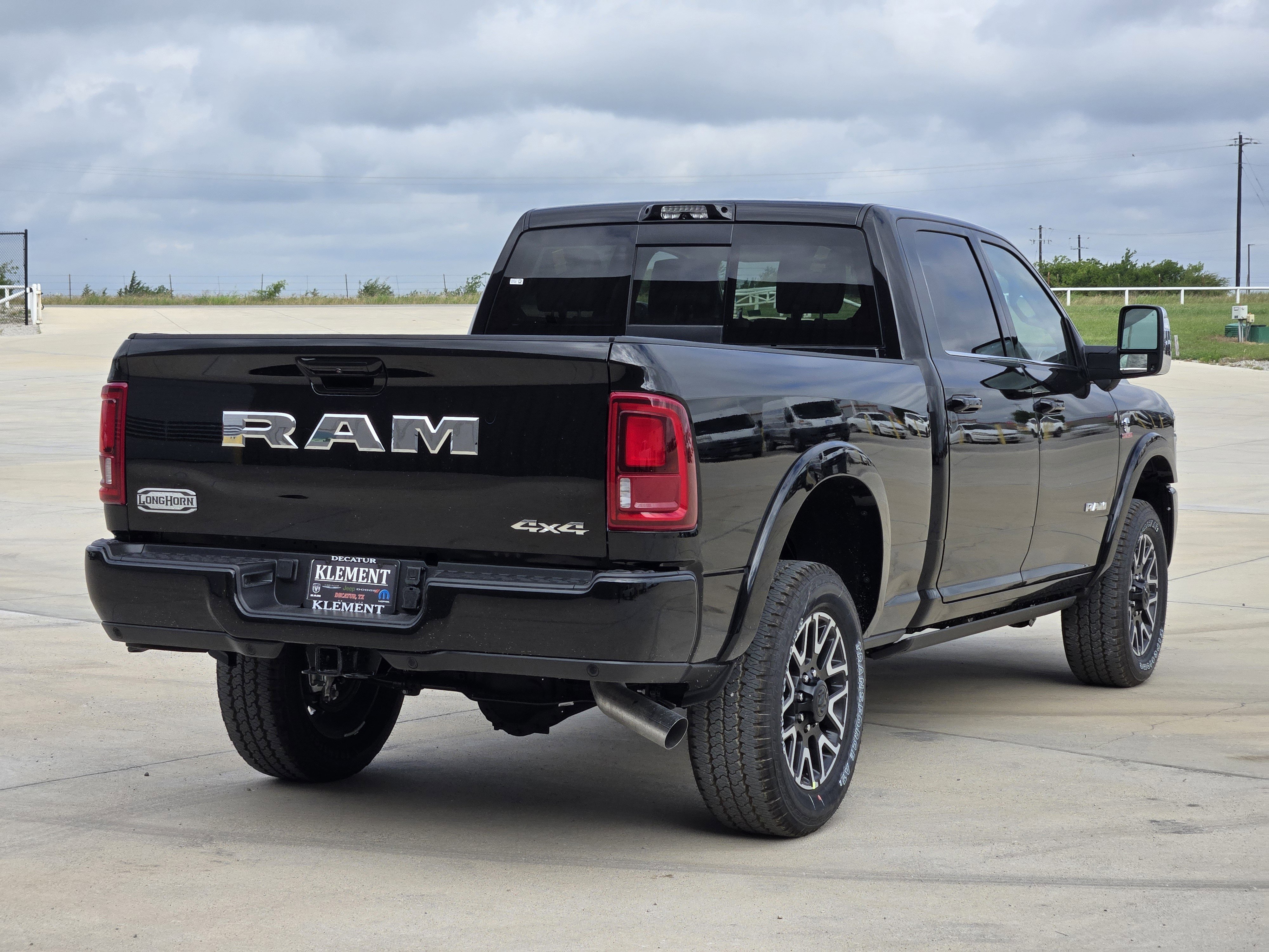 New 2026 Diamond Black Crystal Pearl-Coat Exterior Paint RAM Longhorn image 5