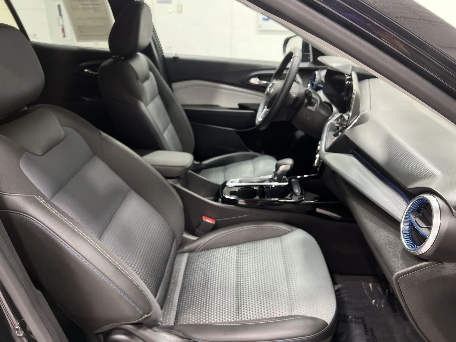 2025 Chevrolet Trax LT - Photo 23