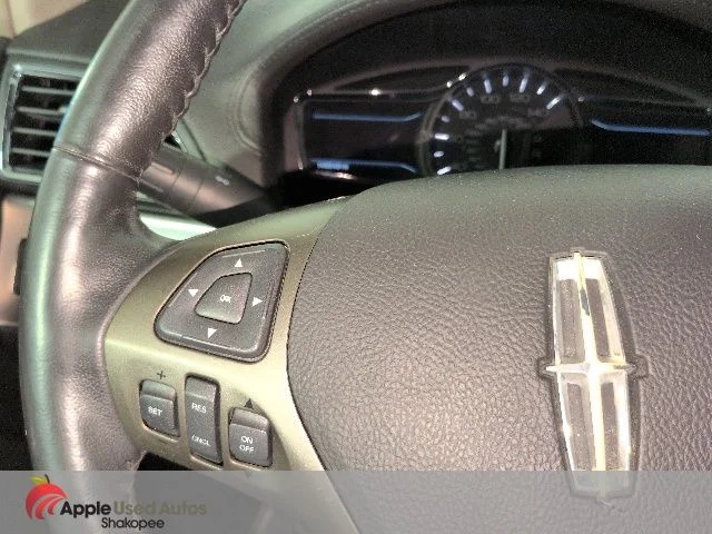 Used 2011  Lincoln Base image 29